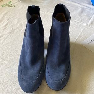 Women’s suede boots